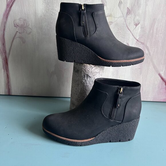 NWOT Dr. Scholl's Women's Bianca Black Suede Wedge Booties Size 7.5 Ankle Boots - Picture 2 of 9
